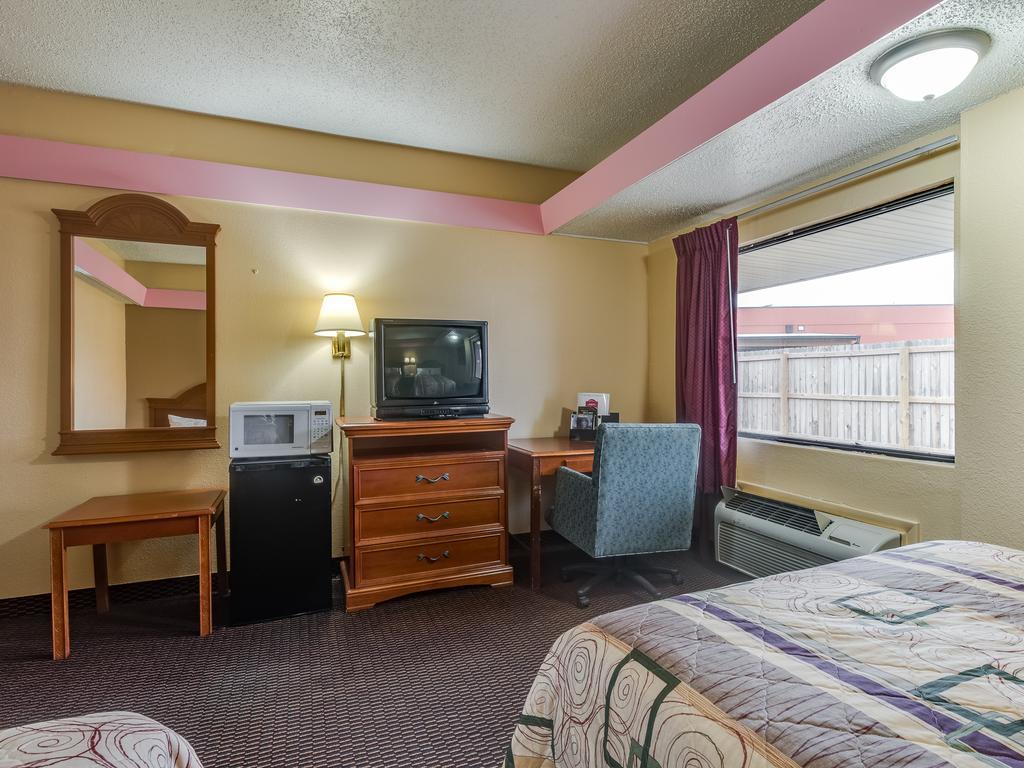 Travelers Inn Midwest City Eksteriør billede