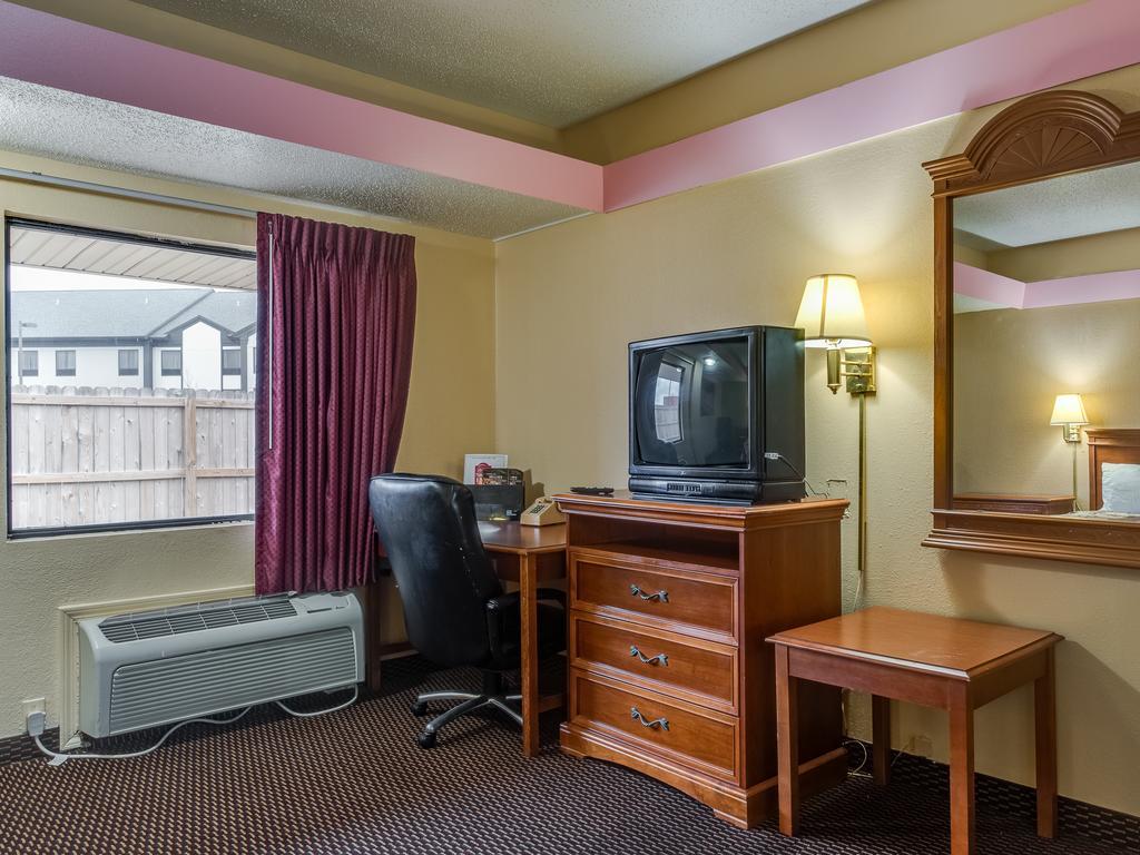 Travelers Inn Midwest City Eksteriør billede