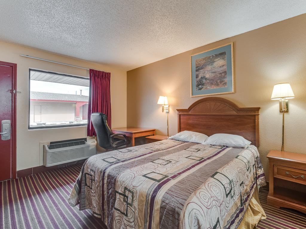 Travelers Inn Midwest City Eksteriør billede