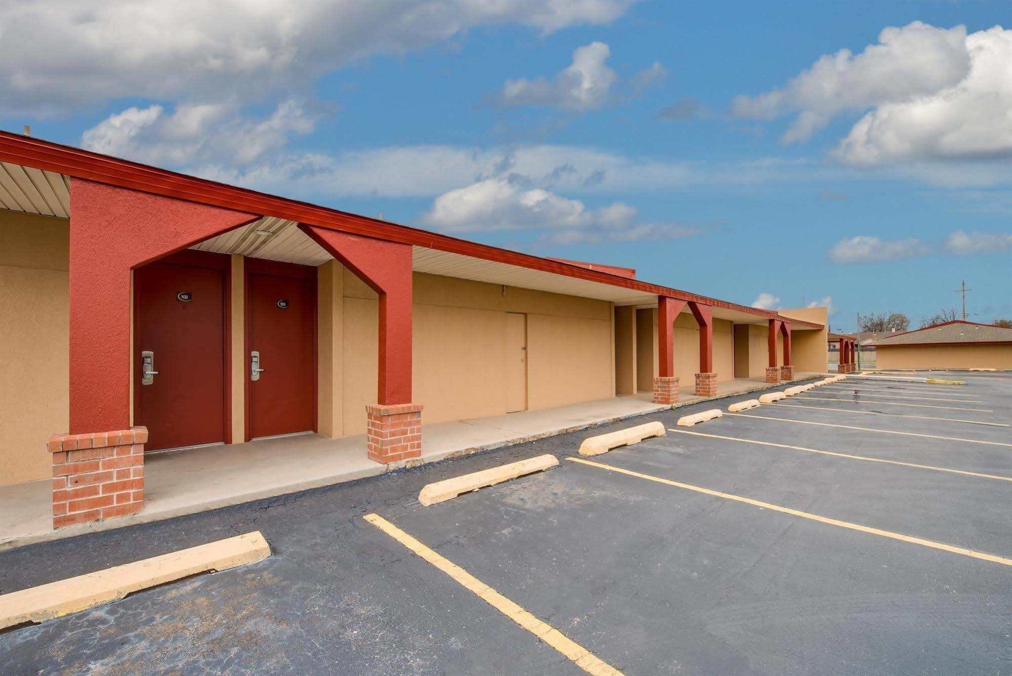 Travelers Inn Midwest City Eksteriør billede