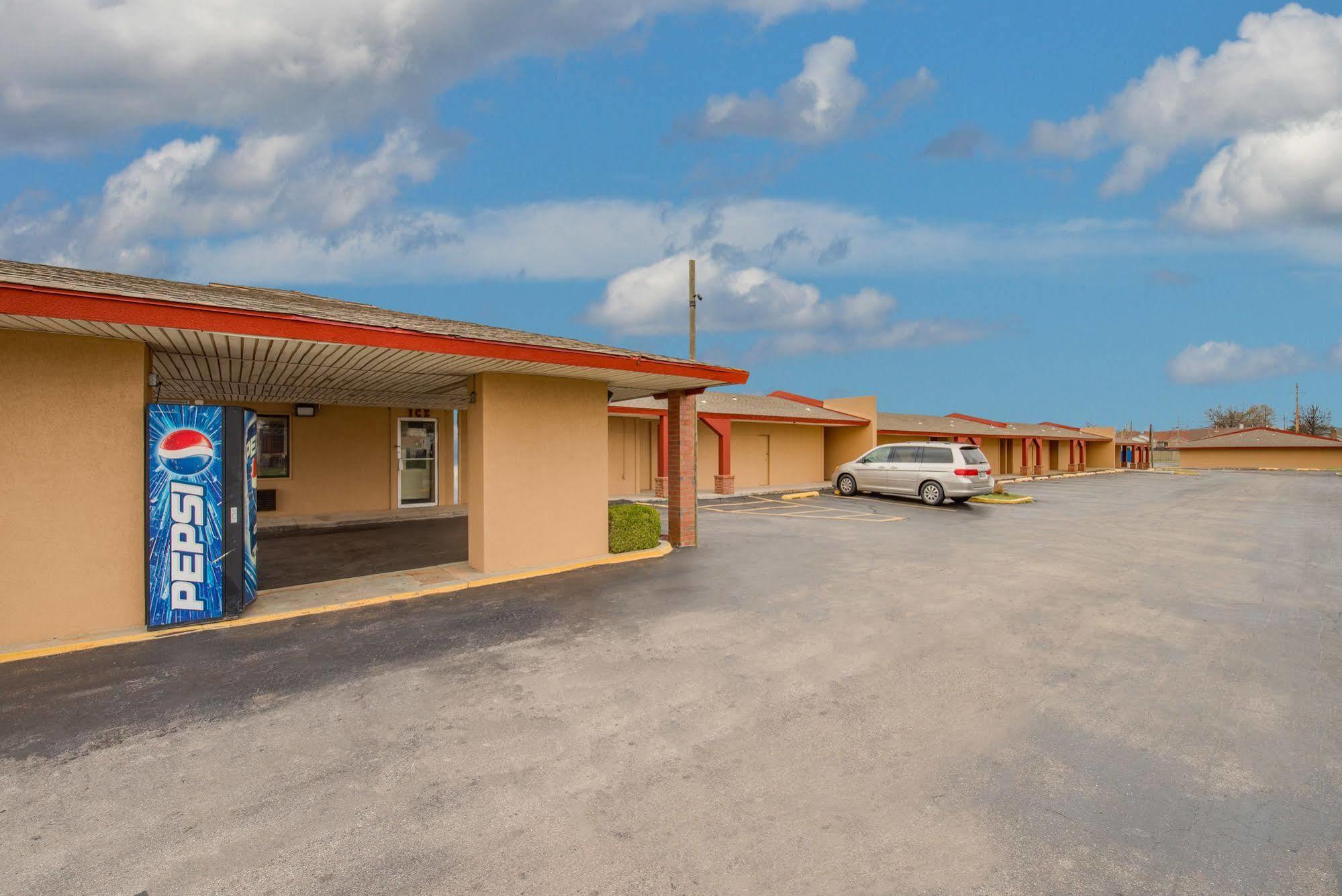 Travelers Inn Midwest City Eksteriør billede