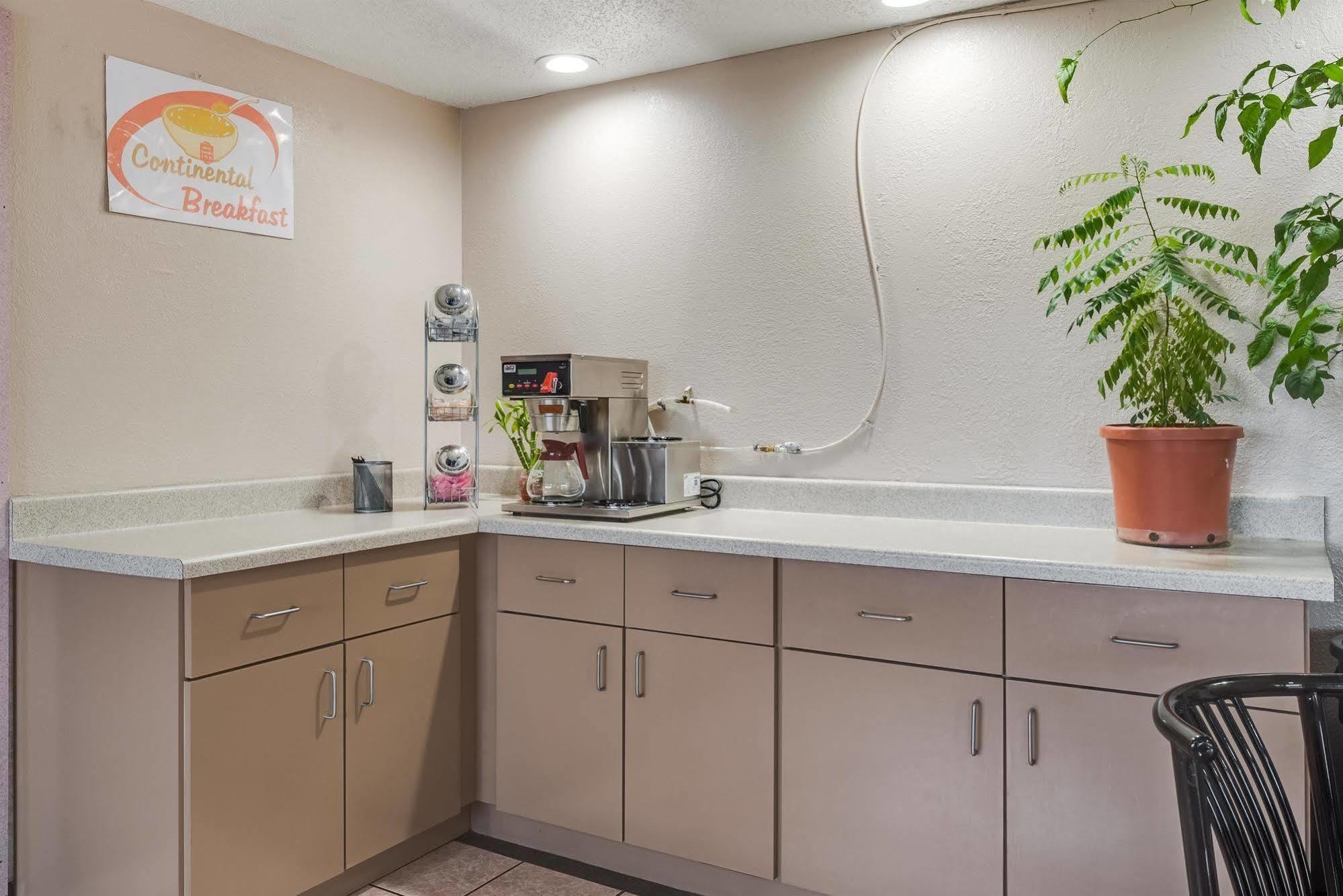 Travelers Inn Midwest City Eksteriør billede