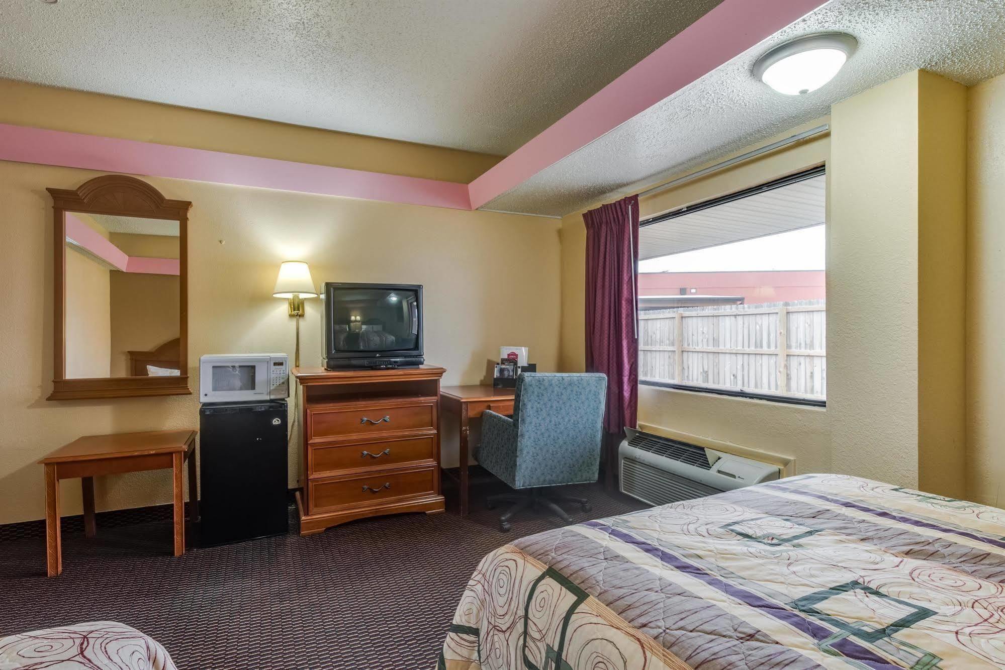 Travelers Inn Midwest City Eksteriør billede